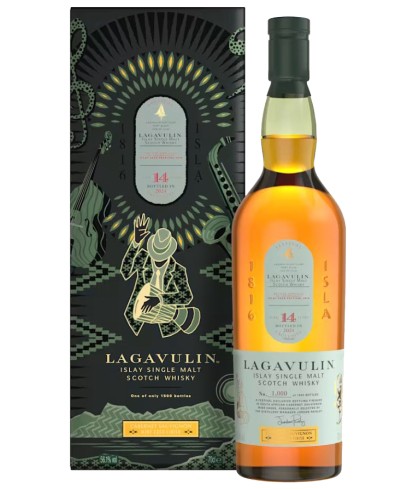 Fles Islay single malt van Lagavulin, op voorraad bij slijterij t Bockje in Bathmen