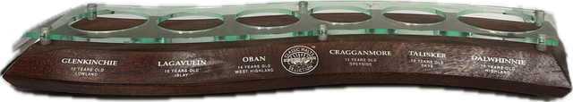 Artikel Classic Malts Selection Whisky Glorifier Display Stand van Classic Malts Selection, op voorraad bij slijterij ’t Bockje in Bathmen