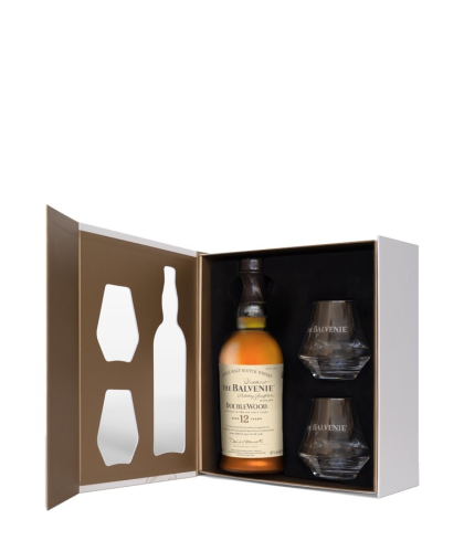 Fles The Balvenie DoubleWood 12 met glazen, single malt whisky, op voorraad bij slijterij t Bockje in Bathmen