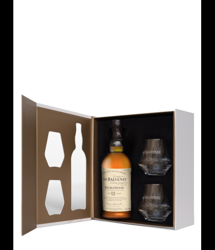 Fles The Balvenie DoubleWood 12 met glazen, single malt whisky, op voorraad bij slijterij t Bockje in Bathmen