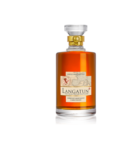 Fles Zwitserse whisky van Langatun, op voorraad bij slijterij t Bockje in Bathmen