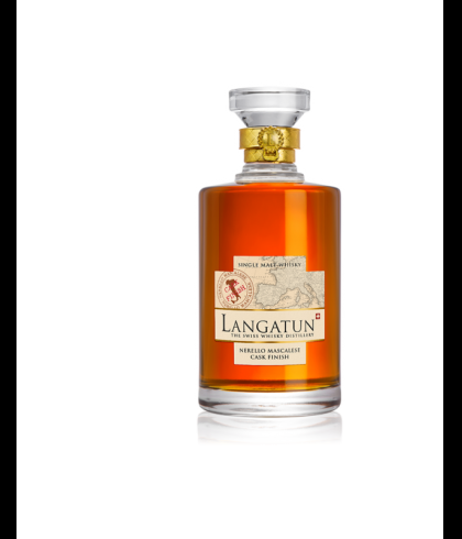 Fles Zwitserse whisky van Langatun, op voorraad bij slijterij t Bockje in Bathmen