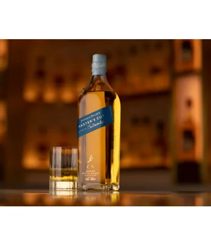 Fles blended Scotch van Johnnie Walker, op voorraad bij slijterij t Bockje in Bathmen