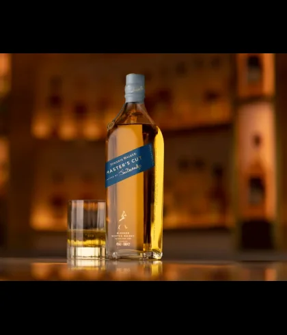 Fles blended Scotch van Johnnie Walker, op voorraad bij slijterij t Bockje in Bathmen