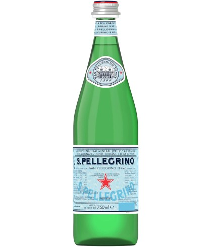 Fles S. Pellegrino Bruisend van S. Pellegrino, bij slijterij ’t Bockje in Bathmen