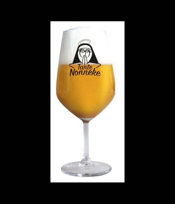 Tante Nonneke Bierglas op Voet bij t Bockje in Bathmen