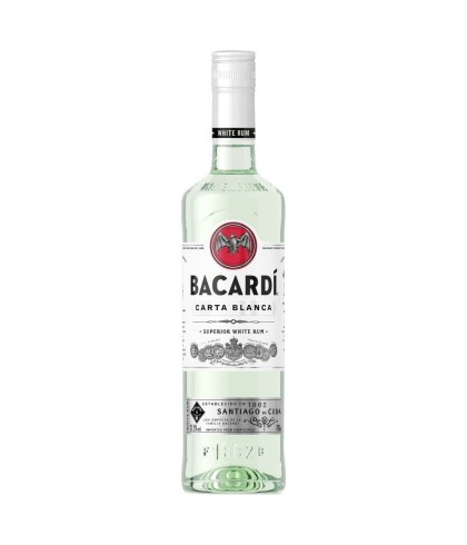 Fles Bacardi Rum Carta Blanca, rum, bij slijterij t Bockje in Bathmen