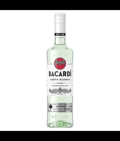 Fles Bacardi Rum Carta Blanca, rum, bij slijterij t Bockje in Bathmen