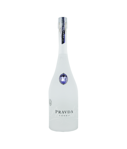Fles Pravda Vodka, wodka, op voorraad bij slijterij t Bockje in Bathmen