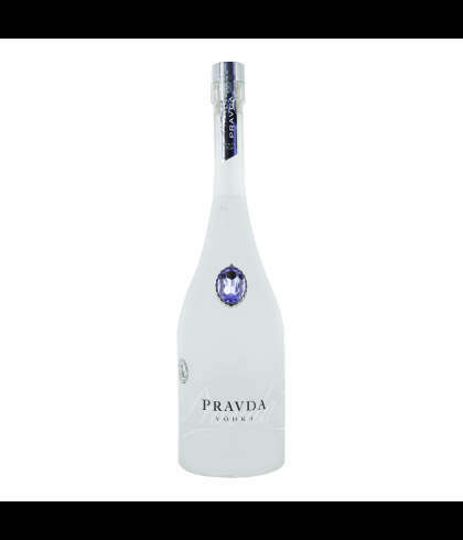 Fles Pravda Vodka, wodka, op voorraad bij slijterij t Bockje in Bathmen