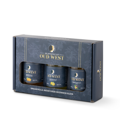 Geschenk Jongens van Oud West GVP, bij slijterij ’t Bockje in Bathmen