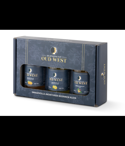 Geschenk Jongens van Oud West GVP, bij slijterij ’t Bockje in Bathmen