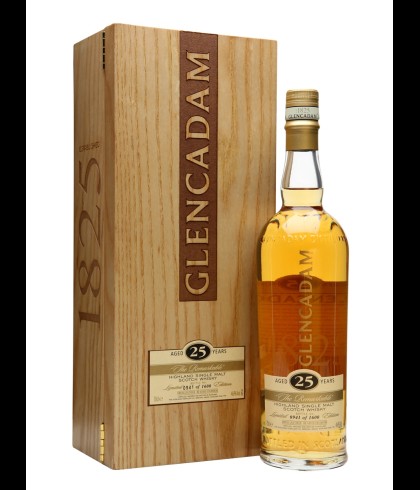 Fles Glencadam 25 Years Old The Remarkable, single malt whisky, op voorraad bij slijterij t Bockje in Bathmen