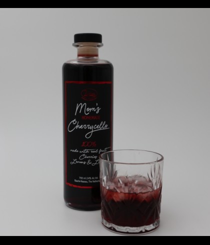 Likeur Mom's Homemade Cherrycello, bij slijterij ’t Bockje in Bathmen