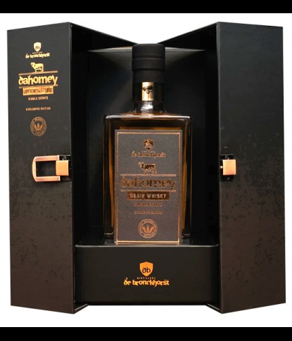 Fles De Bronckhorst Dahomey Peated Grain Whisky, whisky, op voorraad bij slijterij t Bockje in Bathmen