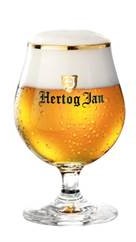 Glas Hertog Jan Voetglas van Hertog Jan, op voorraad bij slijterij ’t Bockje in Bathmen