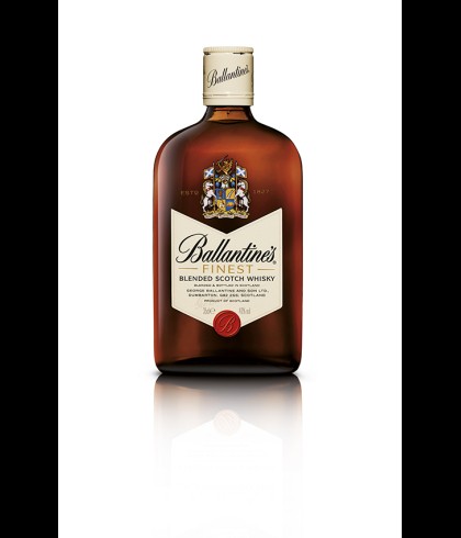 Fles Ballantine&rsquo;s Finest 35 cl, single malt whisky, op voorraad bij slijterij t Bockje in Bathmen