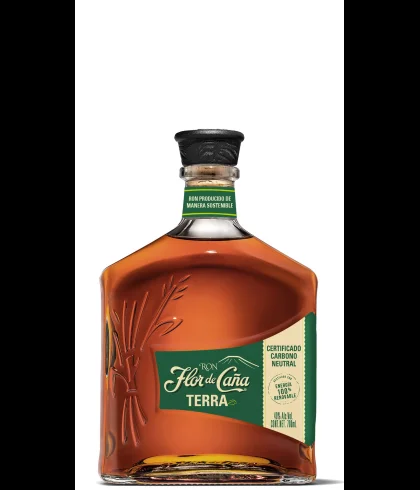 Fles Flor de Cana Terra, rum, bij slijterij t Bockje in Bathmen