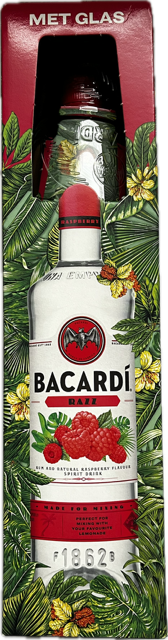 Geschenk Bacardi Razz + orgineel Bacardi Glas On Pack, bij slijterij ’t Bockje in Bathmen