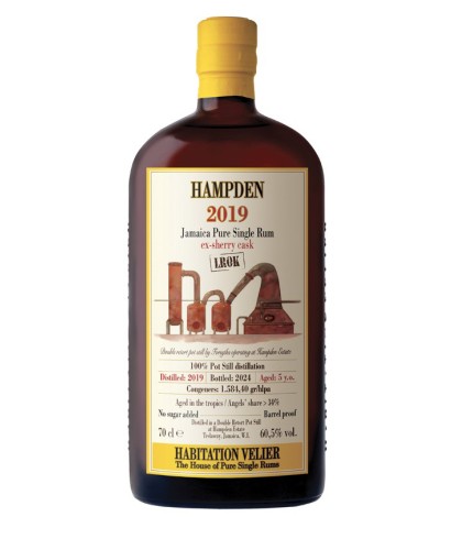 Fles Jamaicaanse rum van Habitation Velier, op voorraad bij slijterij t Bockje in Bathmen