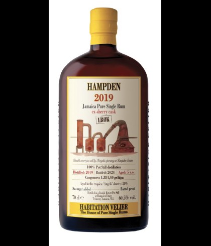 Fles Jamaicaanse rum van Habitation Velier, op voorraad bij slijterij t Bockje in Bathmen