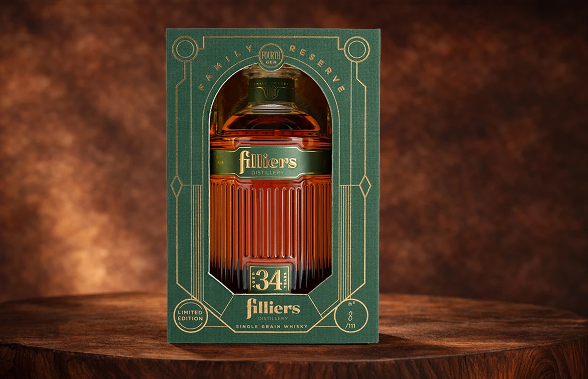 Fles Filliers Single Grain 34 Years Old Family Reserve, single malt whisky, op voorraad bij slijterij t Bockje in Bathmen