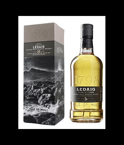 Fles Ledaig 10 Years Old geturfd, single malt whisky van het eiland Mull, op voorraad bij slijterij t Bockje in Bathmen