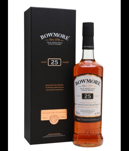 Fles Bowmore 25 Years Old, single malt whisky, op voorraad bij slijterij t Bockje in Bathmen