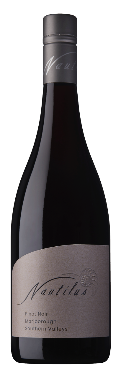 Fles Nautilus Pinot Noir, wijn, op voorraad bij slijterij t Bockje in Bathmen