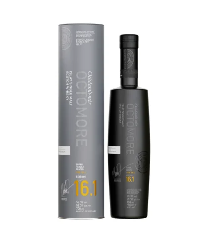 Fles Octomore 16.1, zwaar geturfde Islay single malt, op voorraad bij slijterij t Bockje in Bathmen