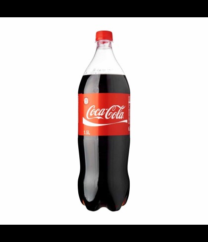 Fles Coca Cola 1,5L van Coca Cola, bij slijterij ’t Bockje in Bathmen