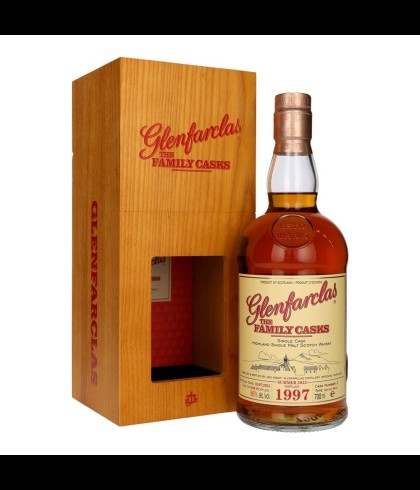 Fles Glenfarclas 1997 Family Cask #3, single malt whisky, op voorraad bij slijterij t Bockje in Bathmen