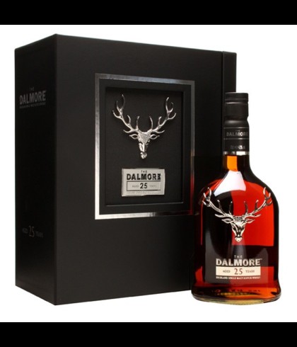Fles The Dalmore 25 Years Old, single malt whisky, op voorraad bij slijterij t Bockje in Bathmen