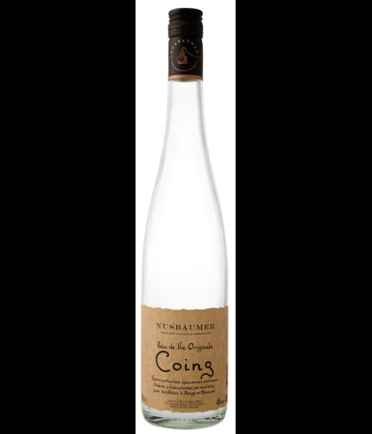 Fles Nusbaumer Coing, eau de vie van kweepeer, bij slijterij t Bockje in Bathmen