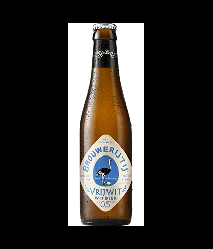 Fles Brouwerij t IJ Vrijwit van 33 centiliter, alcoholarm witbier van 0,5 procent, bij slijterij t Bockje in Bathmen