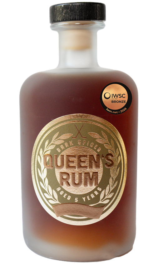 Fles Queen's Dark Spiced Rum, rum, bij slijterij t Bockje in Bathmen