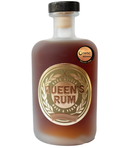 Fles Queen's Dark Spiced Rum, rum, bij slijterij t Bockje in Bathmen