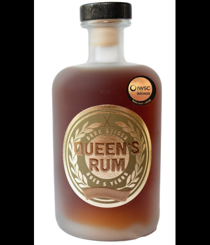 Fles Queen's Dark Spiced Rum, rum, bij slijterij t Bockje in Bathmen