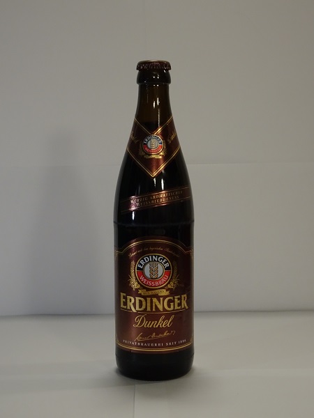 Fles Erdinger Dunkel, bier van Erdinger, op voorraad bij slijterij t Bockje in Bathmen