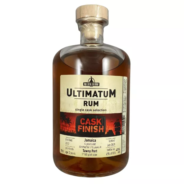 Fles Ultimatum Rum Jamaica 4 Years Old, rum, op voorraad bij slijterij ’t Bockje in Bathmen