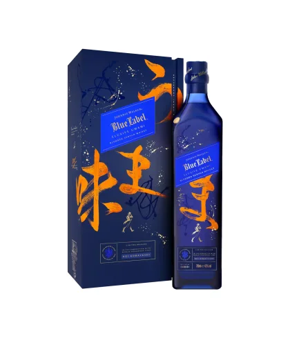Fles blended Scotch van Johnnie Walker, op voorraad bij slijterij t Bockje in Bathmen