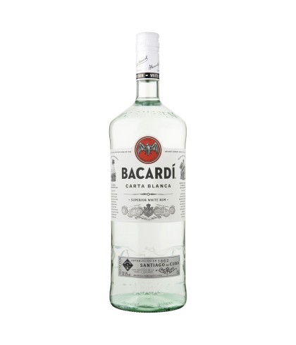 Fles Bacardi Rum Carta Blanca, rum, bij slijterij t Bockje in Bathmen