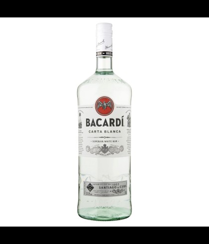 Fles Bacardi Rum Carta Blanca, rum, bij slijterij t Bockje in Bathmen