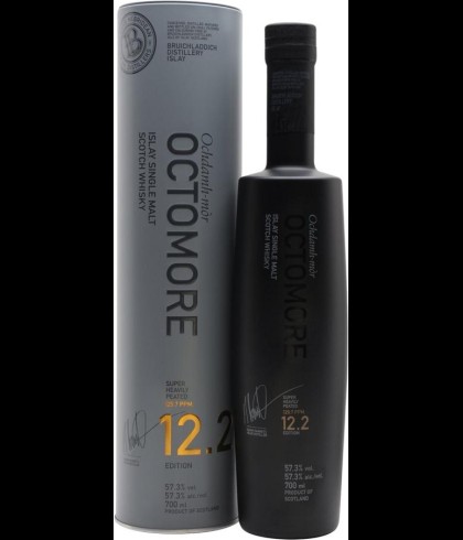 Fles Octomore 12.2, zwaar geturfde Islay single malt, op voorraad bij slijterij t Bockje in Bathmen